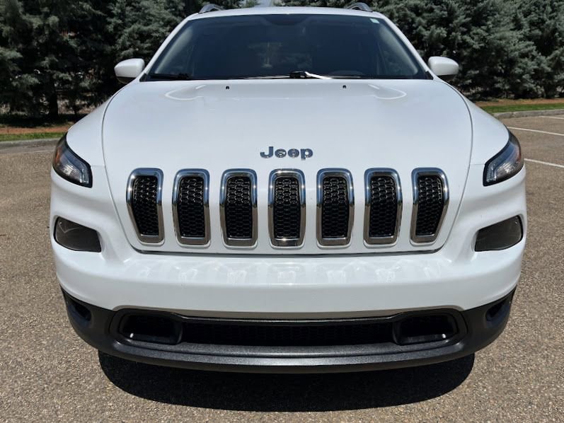 Used 2018 Jeep Cherokee Latitude Plus w/ Cold Weather Group AWD/4WD image 30