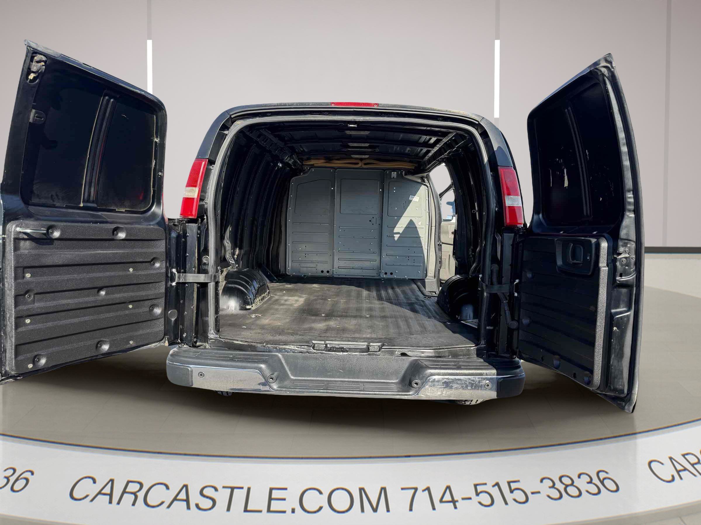 Used 2018 Chevrolet Express 2500 w/ Driver Convenience Package RWD image 9