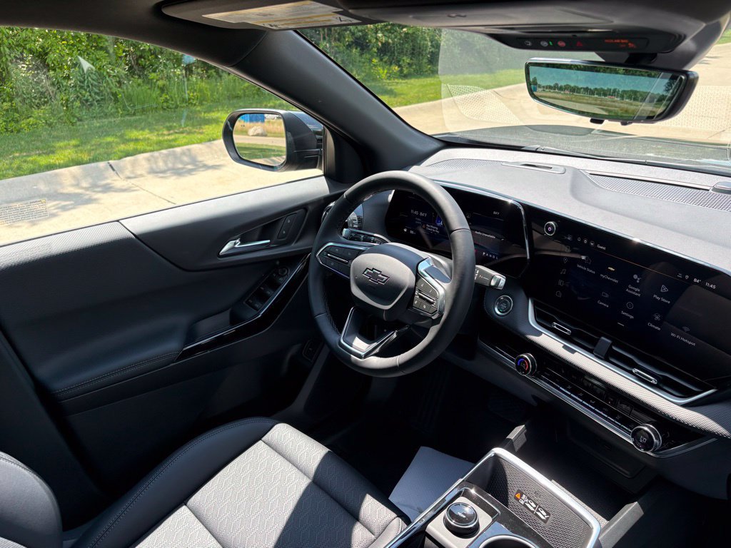 New 2026 Chevrolet Equinox LT w/ Convenience Package II FWD image 38