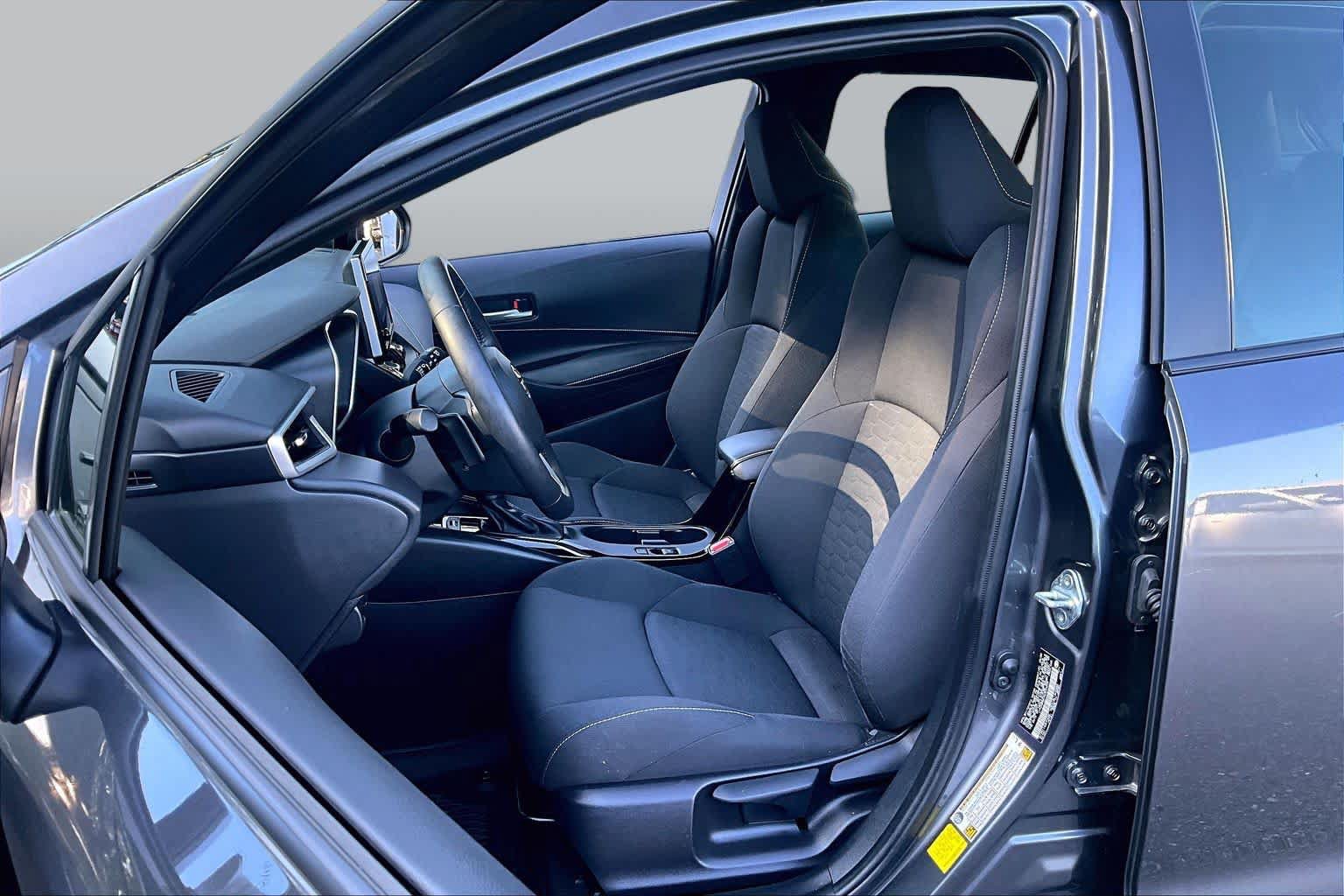 Used 2025 Toyota Corolla SE w/ SE Package FWD image 9