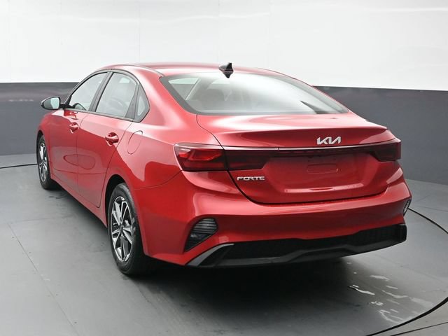 Used 2022 Kia Forte LXS w/ LXS Technology Package FWD image 3