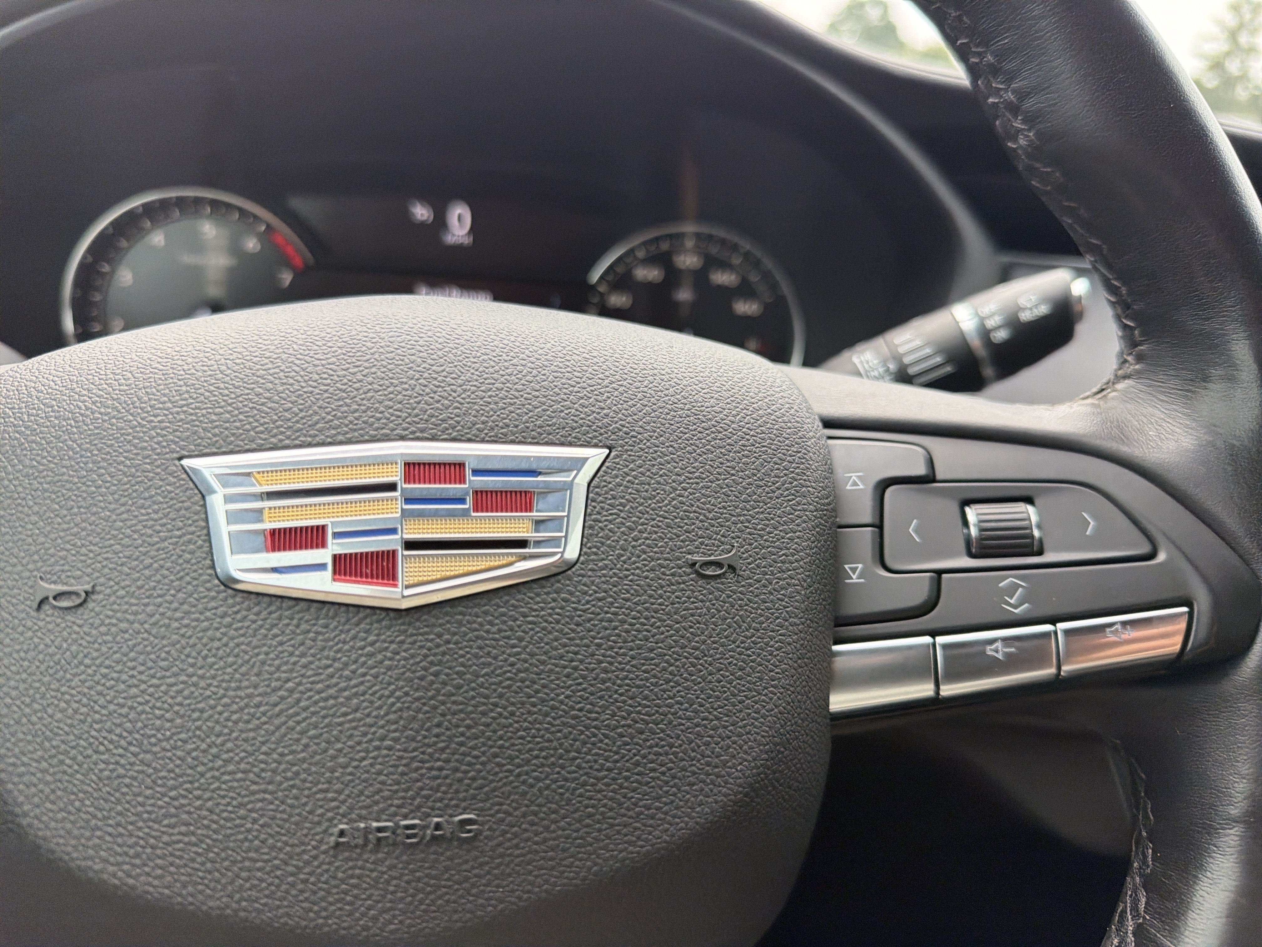 Used 2023 Cadillac XT4 Luxury w/ Cold Weather Package FWD image 28