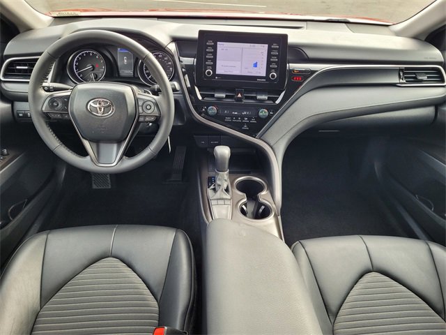Used 2024 Toyota Camry SE image 9