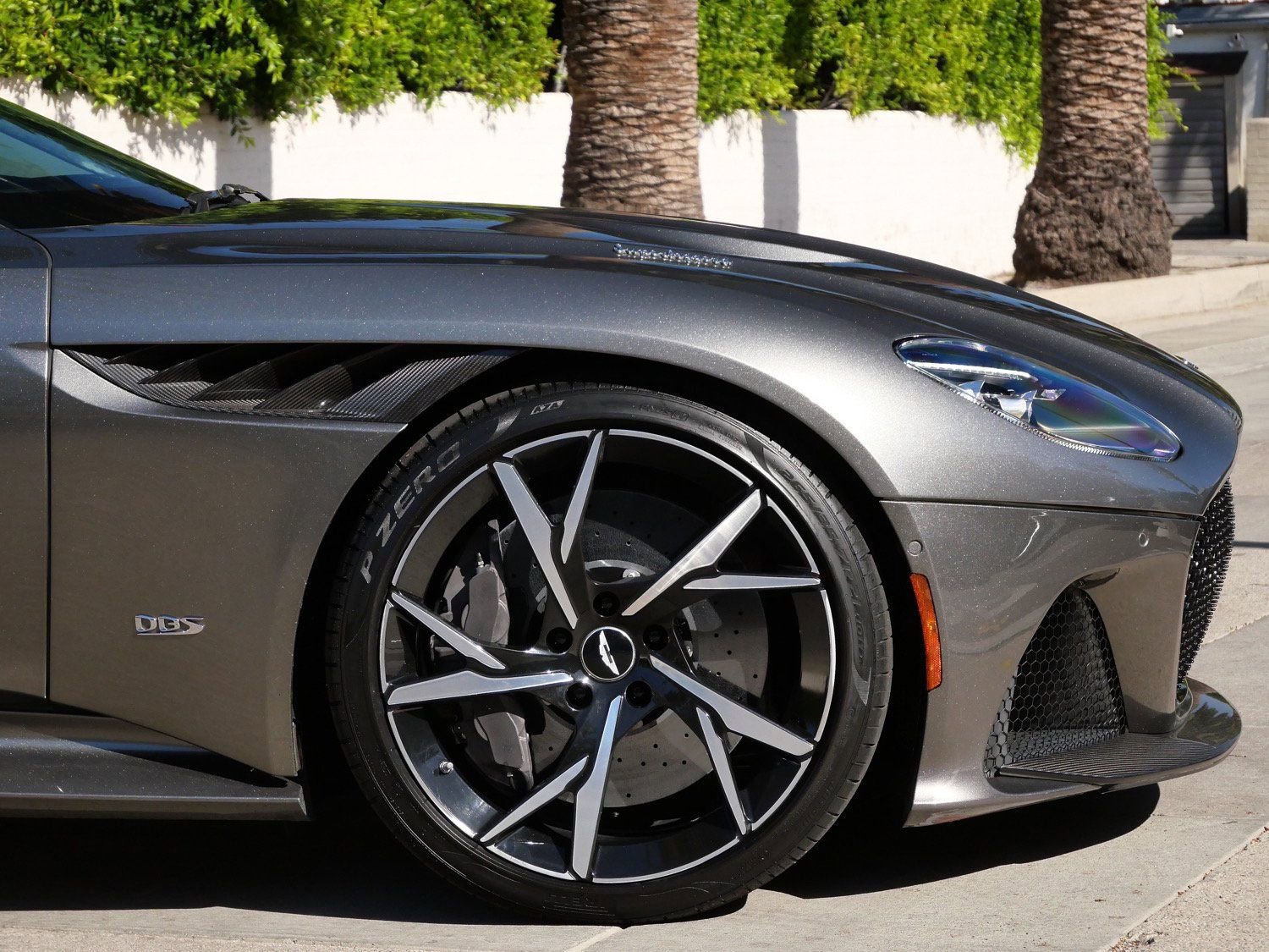 Used 2019 Aston Martin DBS Superleggera image 4