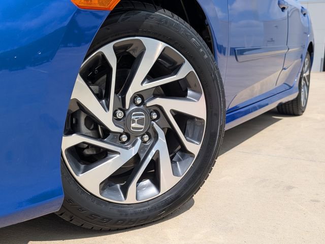 Used 2018 Honda Civic EX image 2