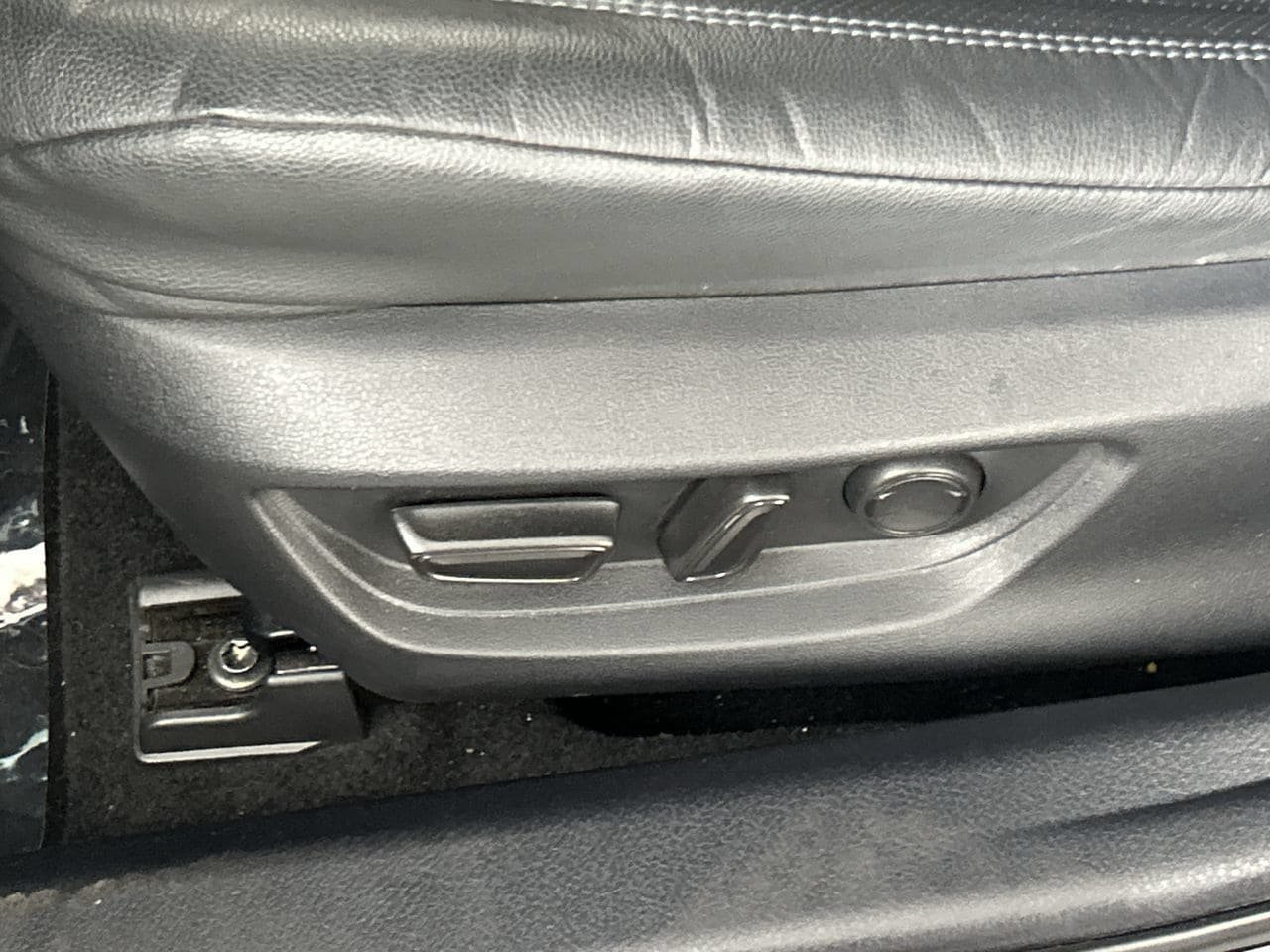 Used 2025 Toyota Camry XSE FWD image 19