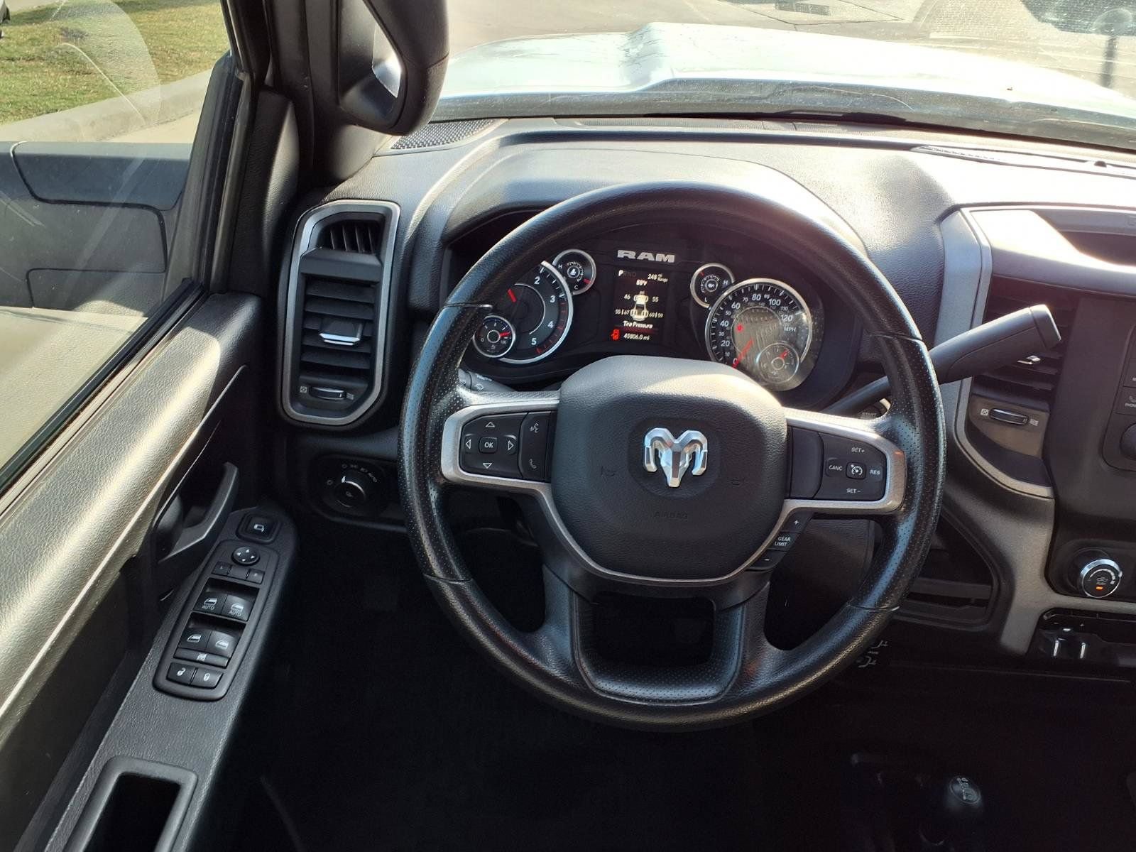 Used 2024 RAM 3500 Tradesman w/ Chrome Appearance Group AWD/4WD image 15