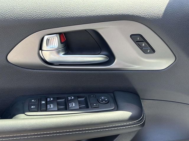 New 2027 Chrysler Pacifica Select FWD image 17