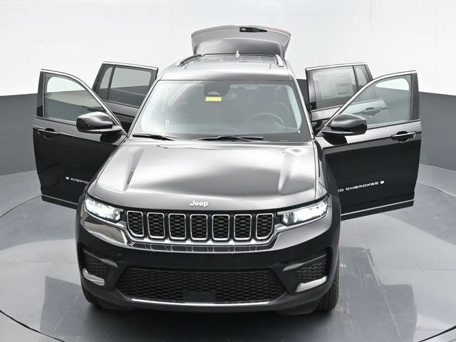 Used 2024 Jeep Grand Cherokee Laredo X AWD/4WD image 48
