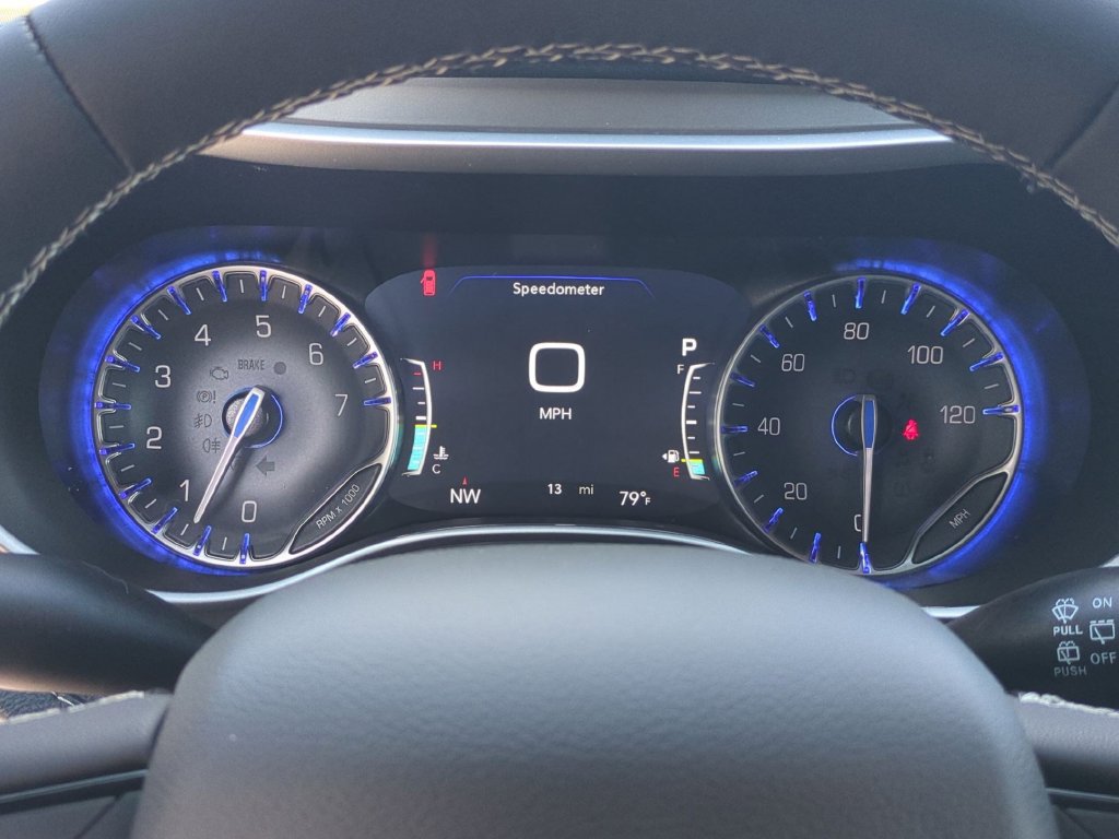 New 2027 Chrysler Pacifica Limited w/ Family Tech Group FWD image 20