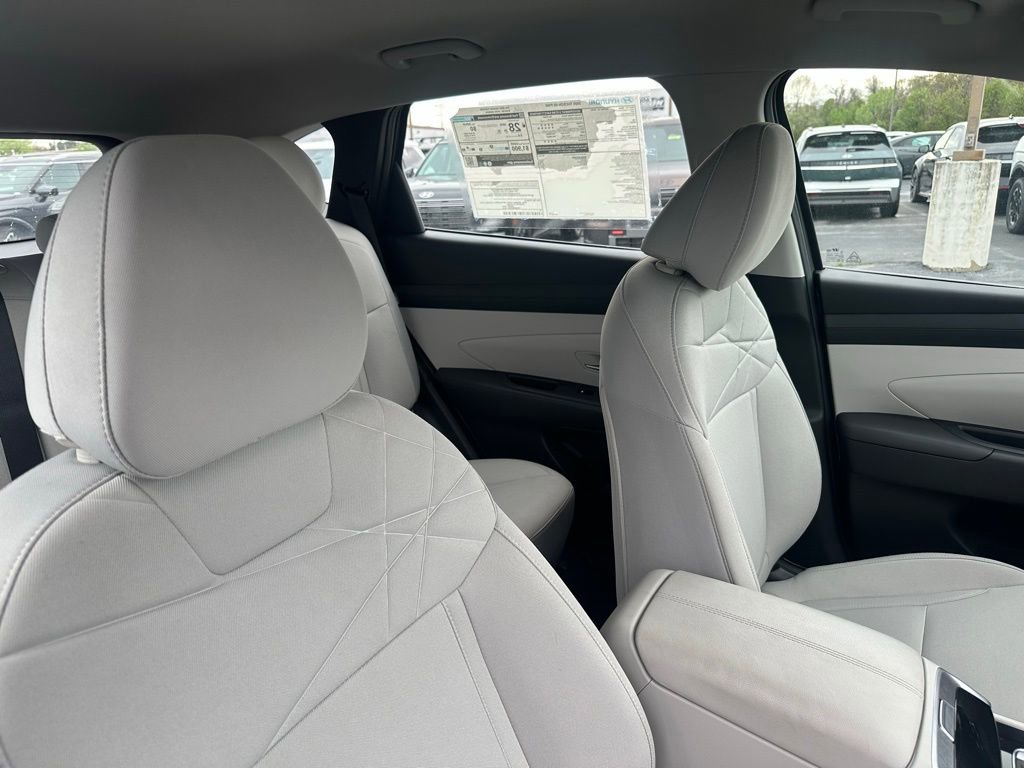 Used 2025 Hyundai Tucson SE image 23