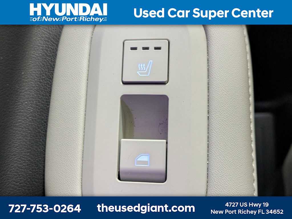 Used 2025 Hyundai Santa Fe Limited FWD image 21