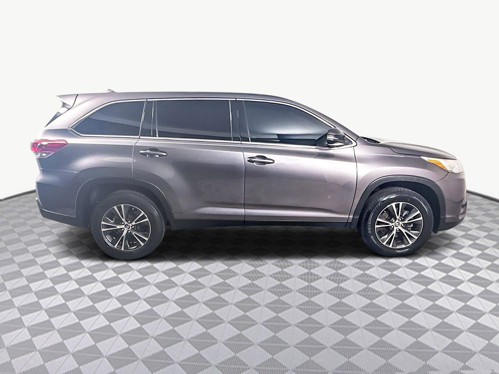 Used 2019 Toyota Highlander Plus image 11