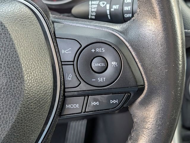 Used 2020 Toyota RAV4 XLE Premium image 20