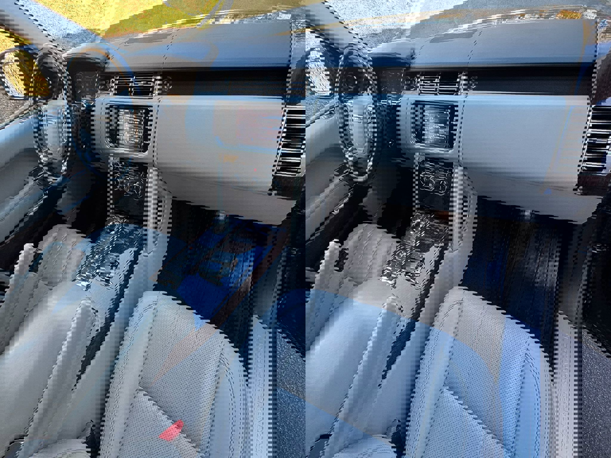 Used 2014 Land Rover Range Rover HSE image 33