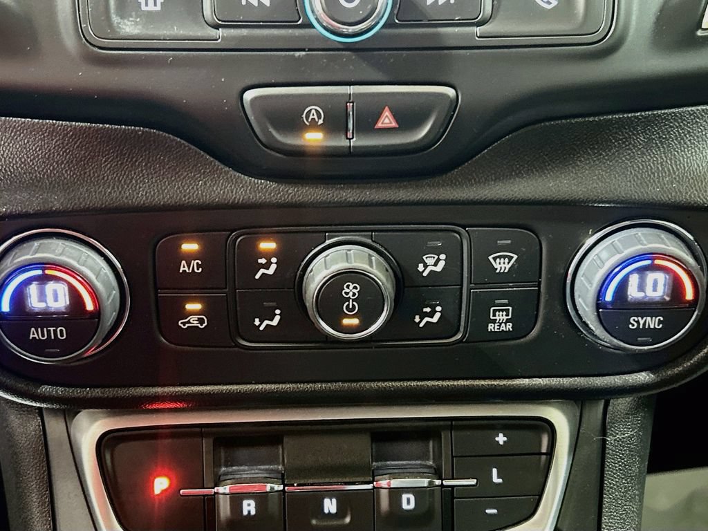Used 2024 GMC Terrain SLE w/ Driver Convenience Package FWD image 14