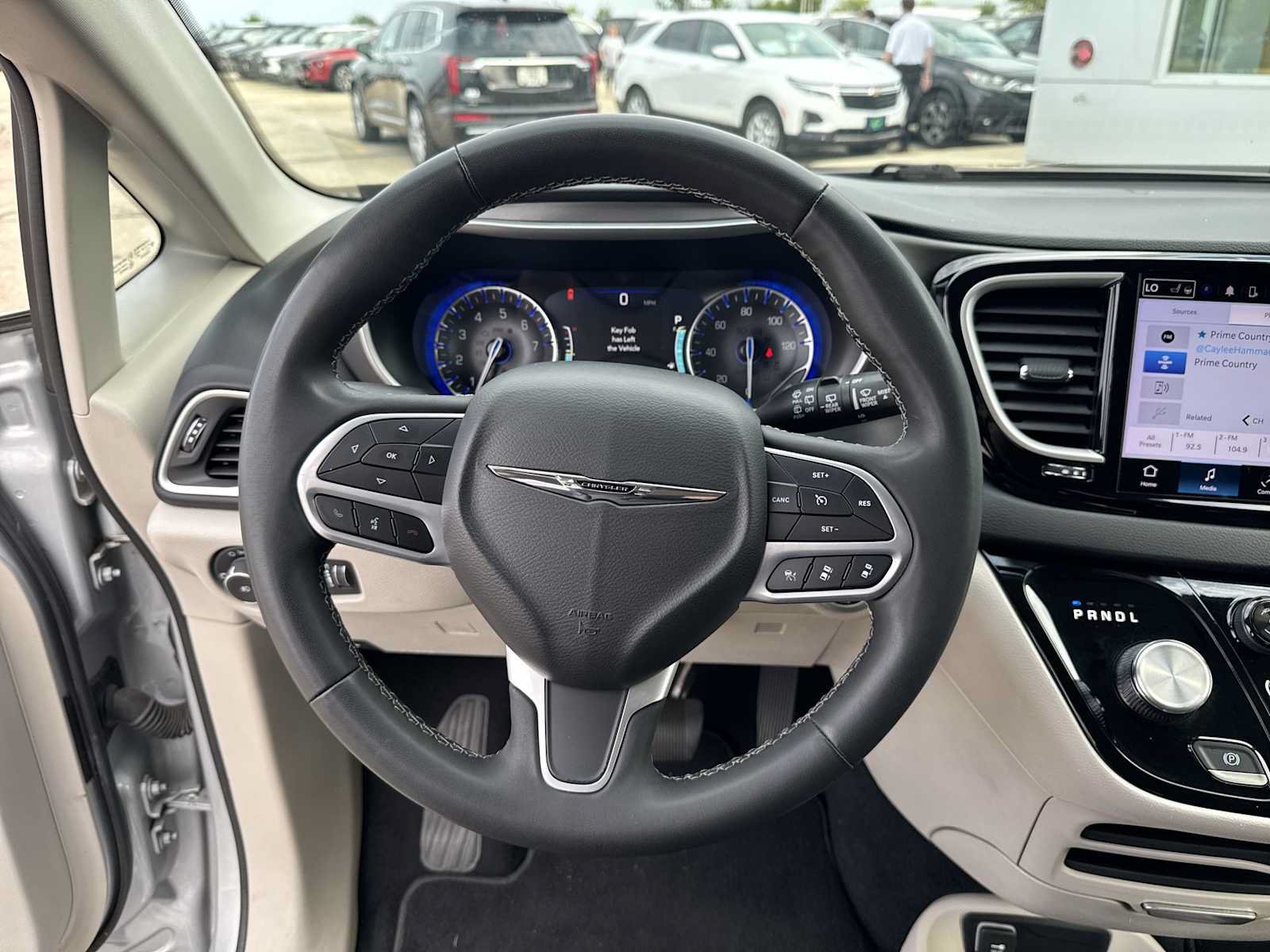Used 2024 Chrysler Pacifica Touring-L FWD image 9