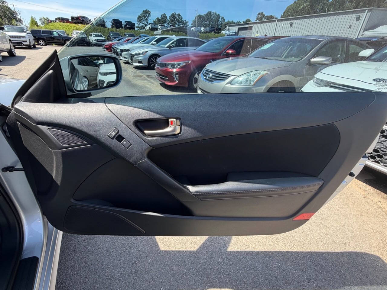 Used 2015 Hyundai Genesis 3.8 RWD image 16
