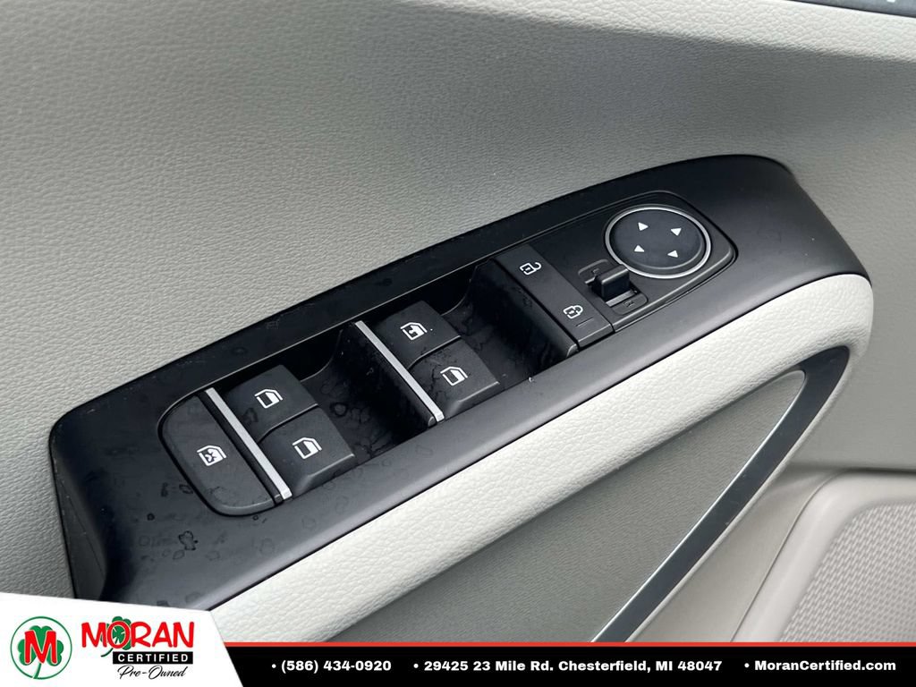 Used 2025 Kia Soul LX w/ LX Technology Package FWD image 15