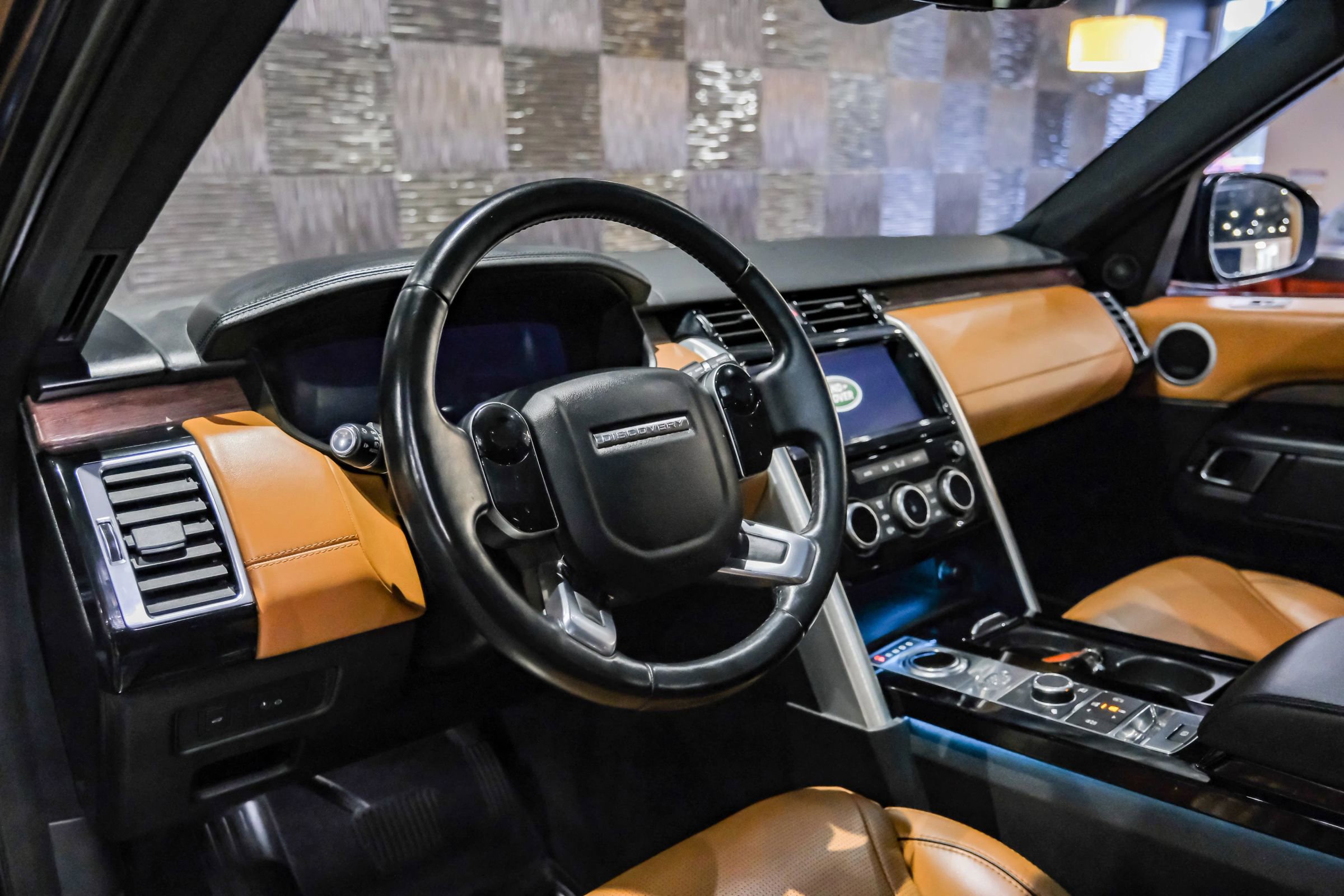Used 2019 Land Rover Discovery HSE Luxury image 13