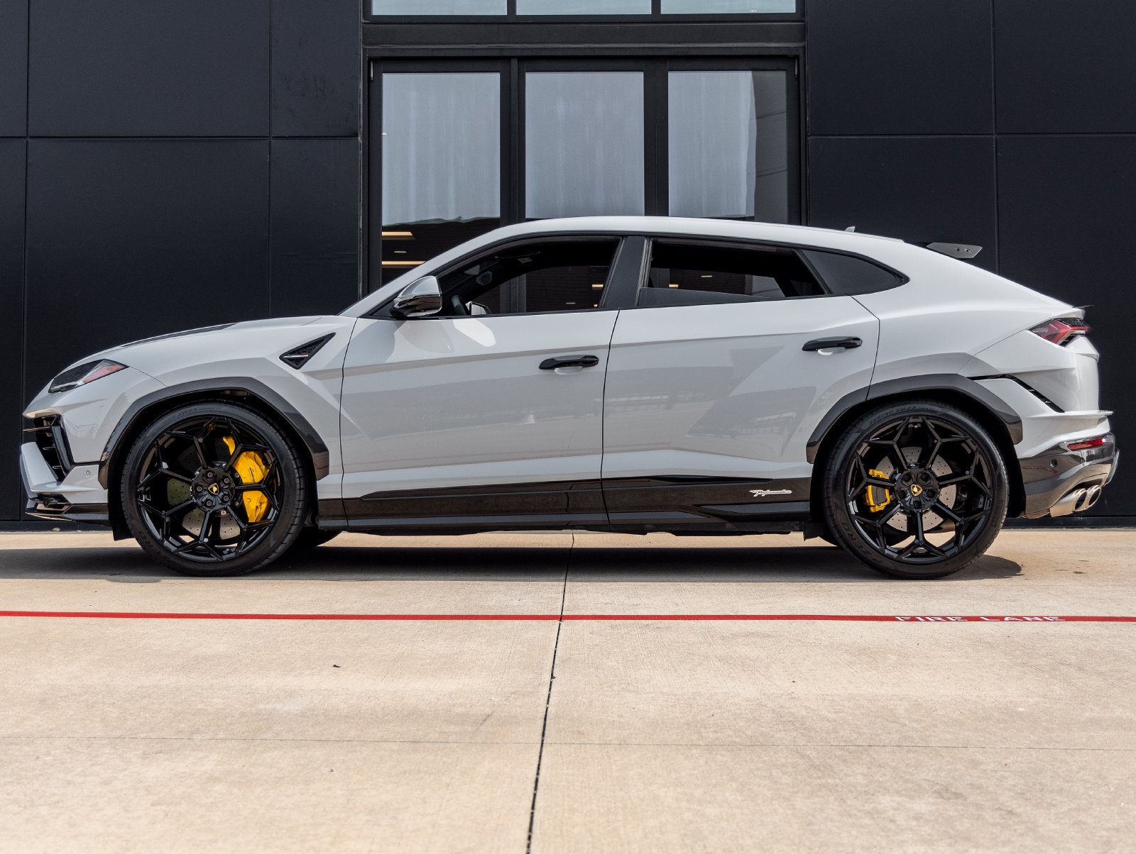 Used 2024 Lamborghini Urus Performante AWD/4WD image 8