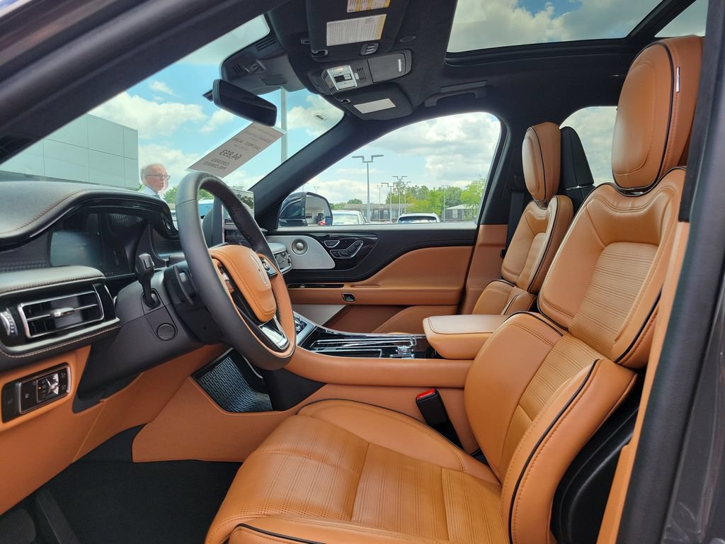 Certified 2024 Lincoln Aviator Black Label w/ Class IV Trailer Tow Package AWD/4WD image 18