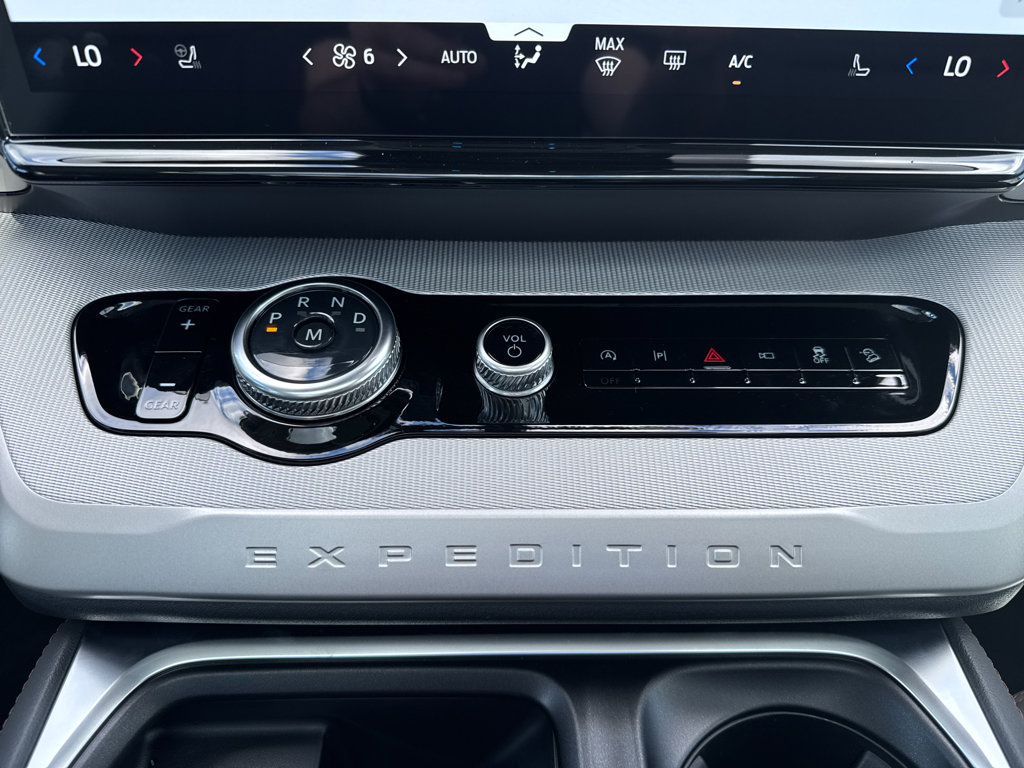 New 2025 Ford Expedition Active image 22