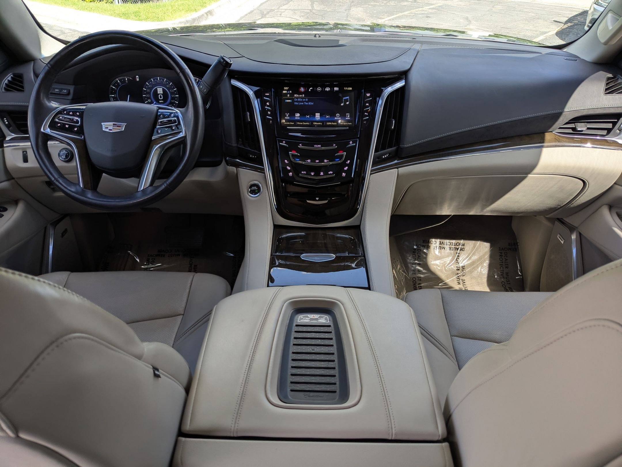 Used 2020 Cadillac Escalade ESV Premium Luxury image 27