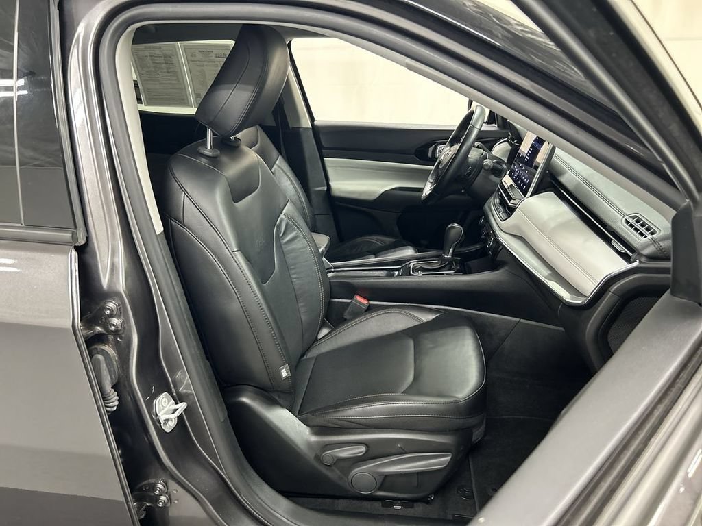 Used 2022 Jeep Compass Limited AWD/4WD image 22