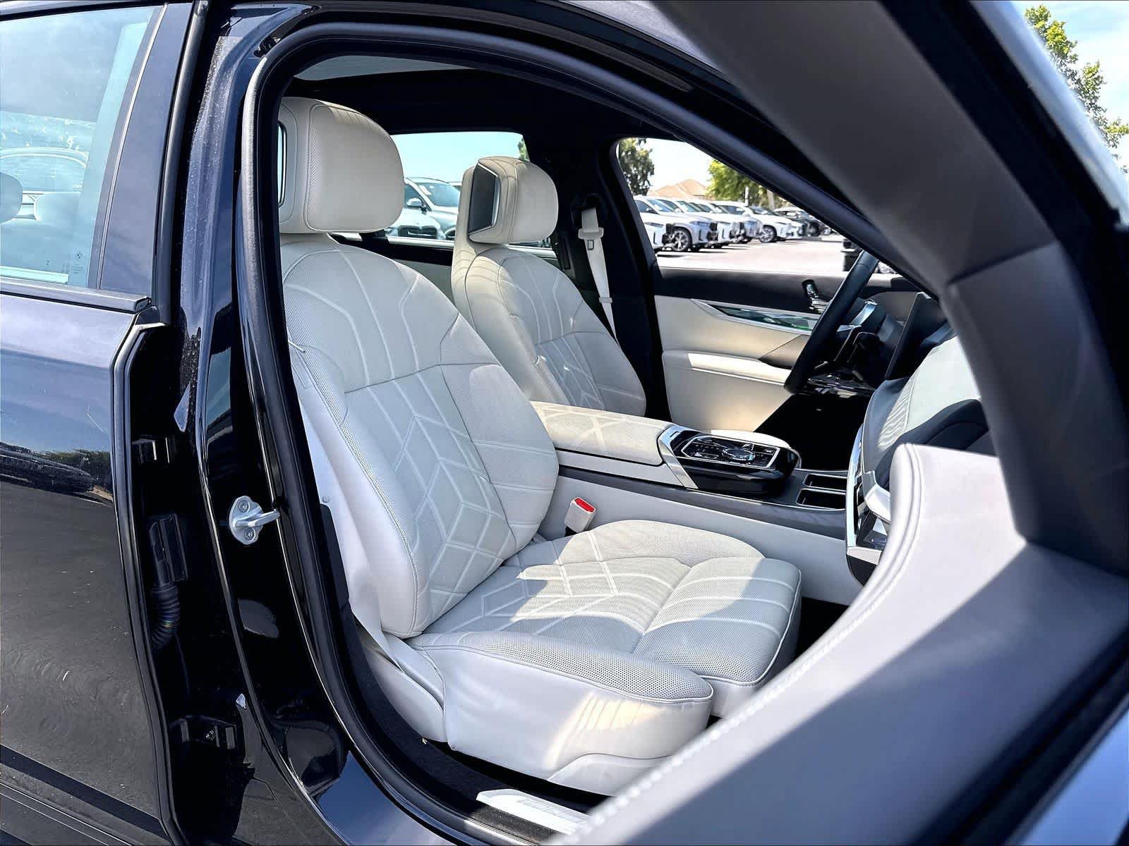 Used 2025 BMW 760i xDrive AWD/4WD image 29