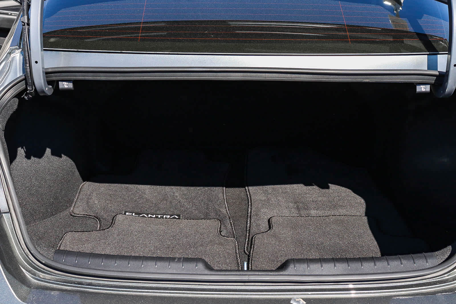 Used 2025 Hyundai Elantra SE image 25