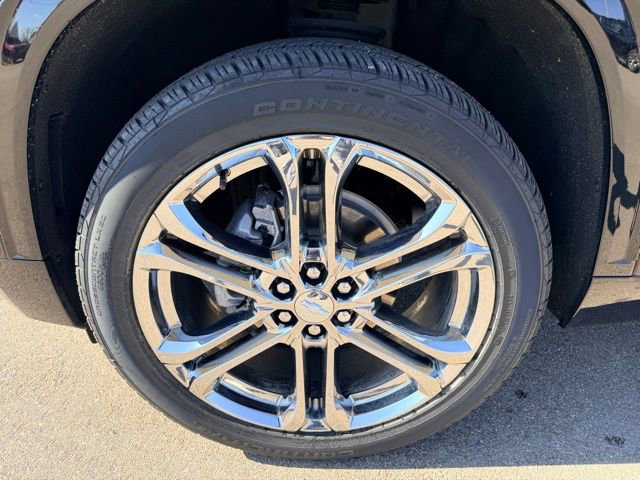 Used 2025 Chevrolet Traverse High Country AWD/4WD image 12