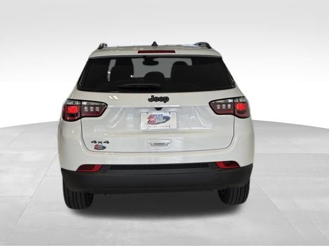 New 2026 Jeep Compass Latitude AWD/4WD image 4