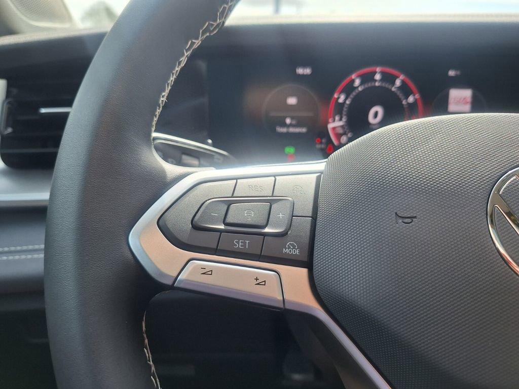 New 2026 Volkswagen Tiguan SE image 13