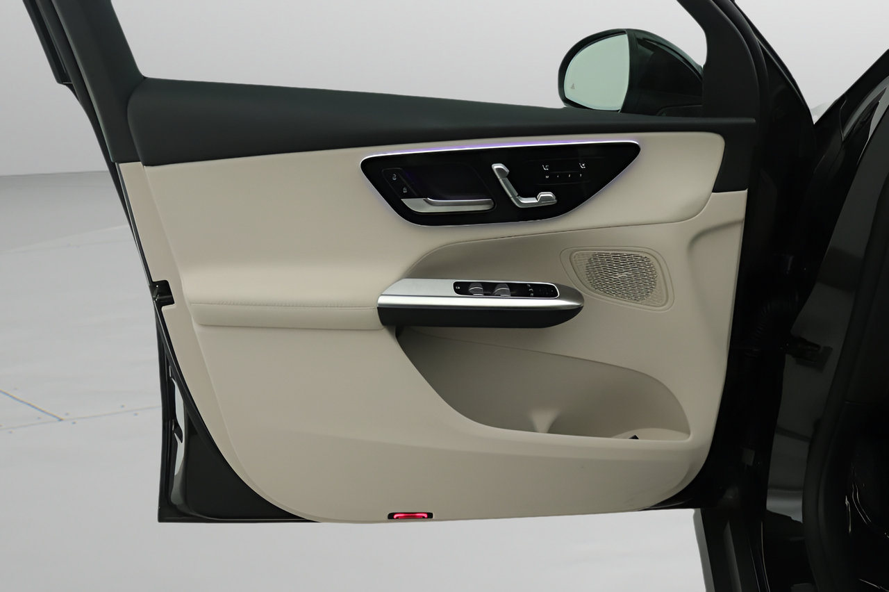 Used 2026 Mercedes-Benz GLC 300 image 17