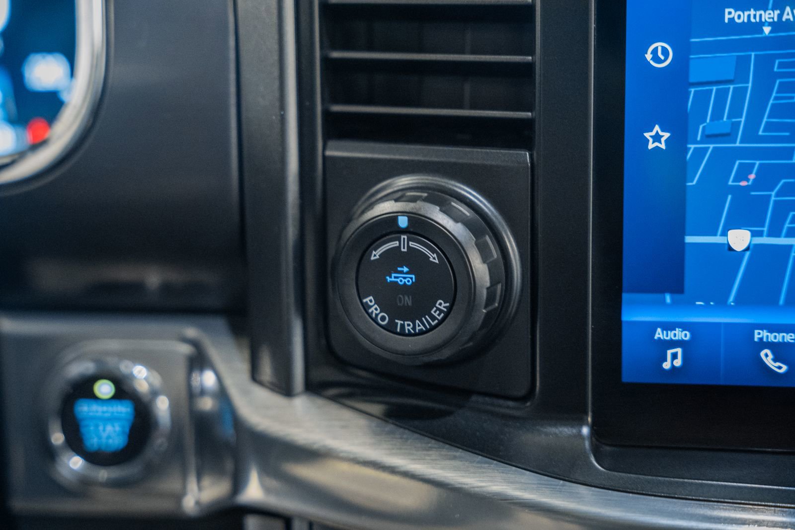 Certified 2021 Ford F150 Lariat w/ Equipment Group 502A High image 33