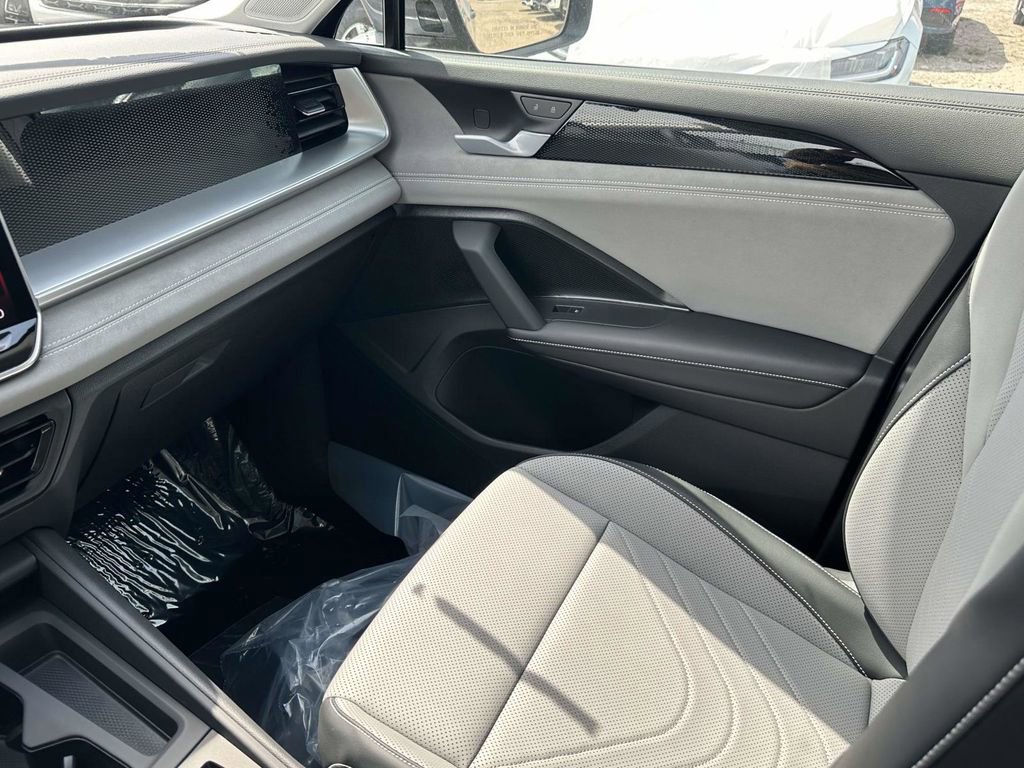 New 2026 Volkswagen Tiguan SE image 26