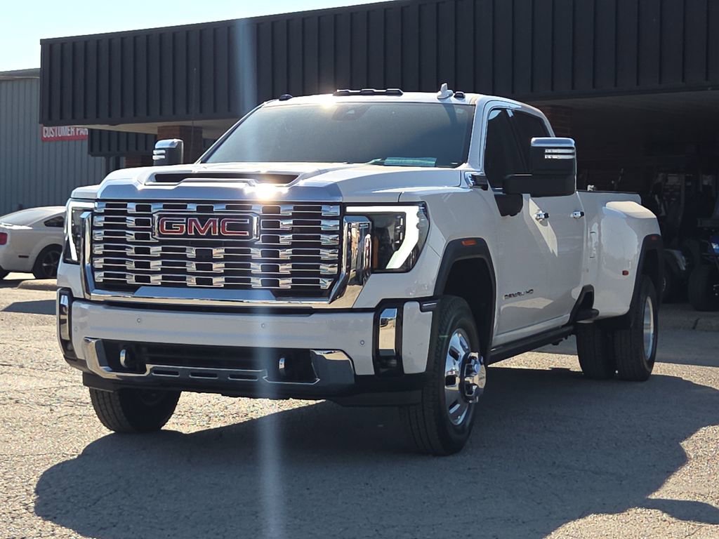 Used 2025 GMC Sierra 3500 Denali w/ Denali Reserve Package image 3