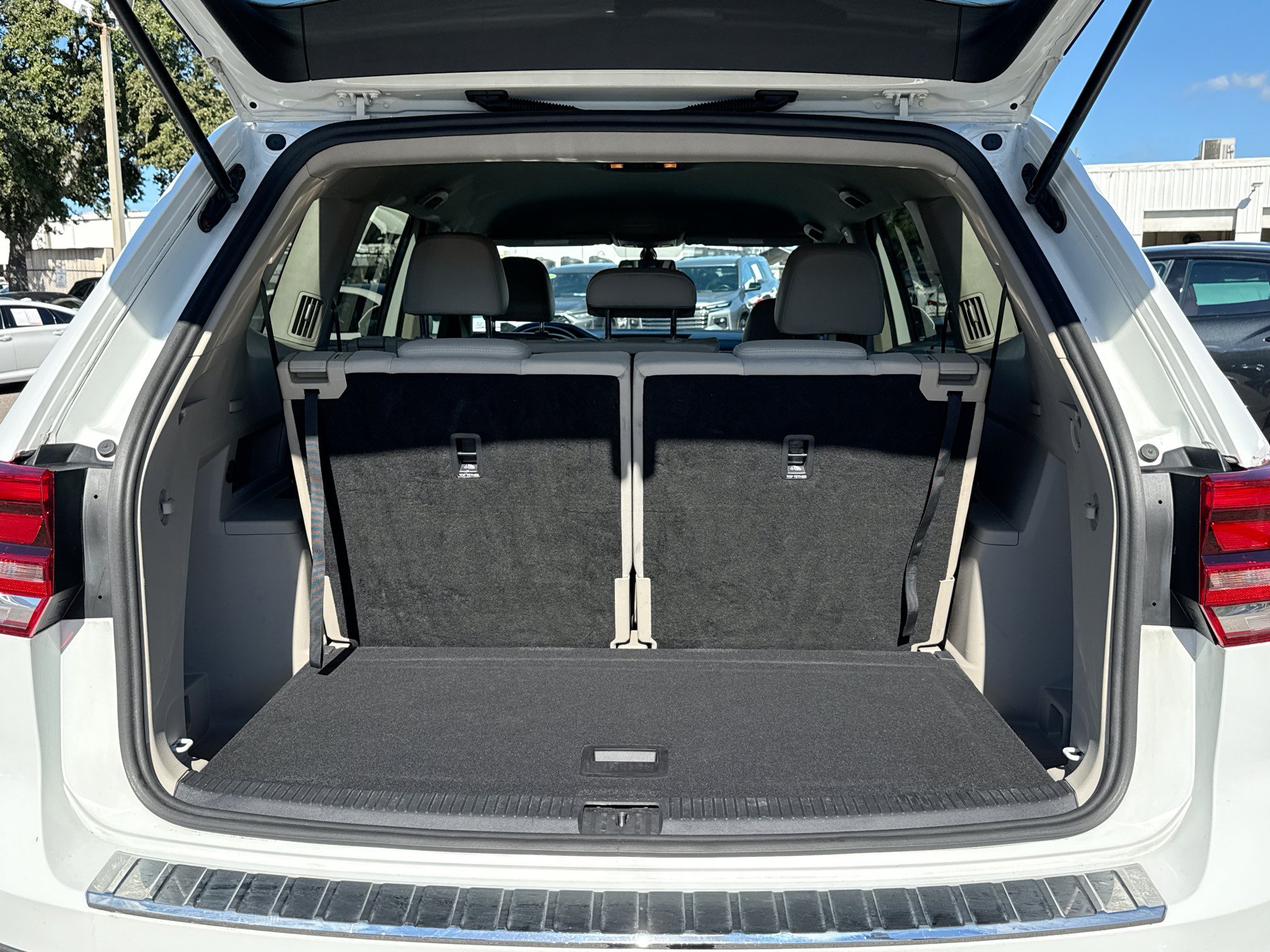 Used 2019 Volkswagen Atlas SE FWD image 11