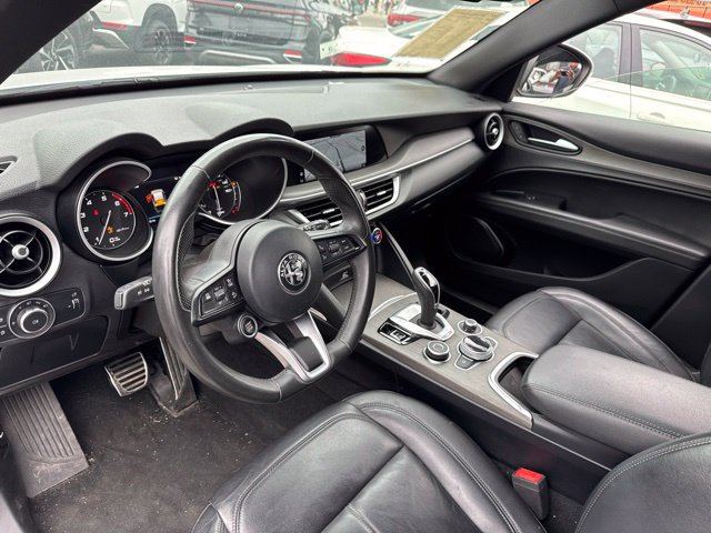Used 2023 Alfa Romeo Stelvio Ti AWD/4WD image 16