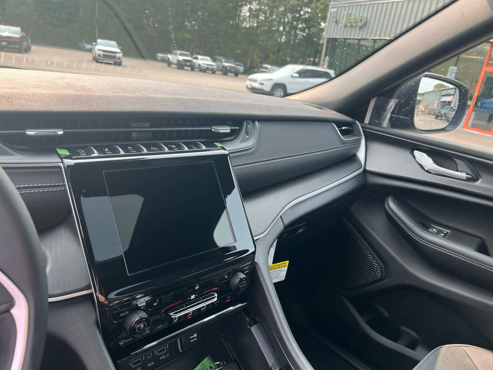 New 2025 Jeep Grand Cherokee Laredo w/ Luxury Tech Group I image 16