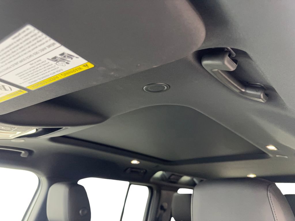 Used 2025 Land Rover Defender 110 S image 68