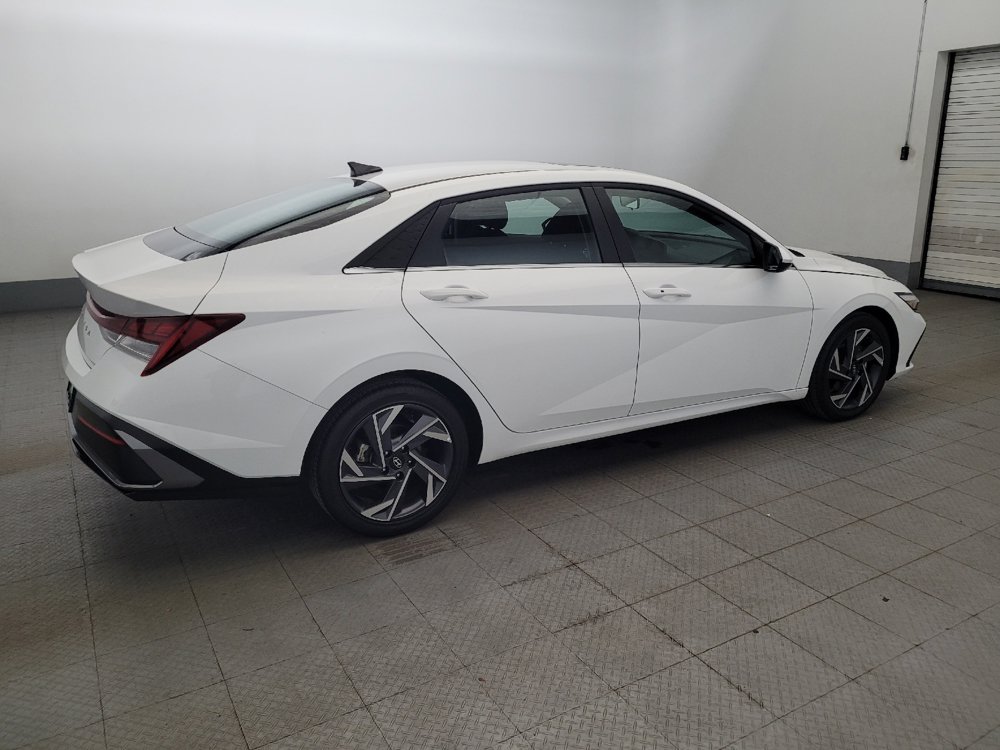 Used 2025 Hyundai Elantra SEL FWD image 10