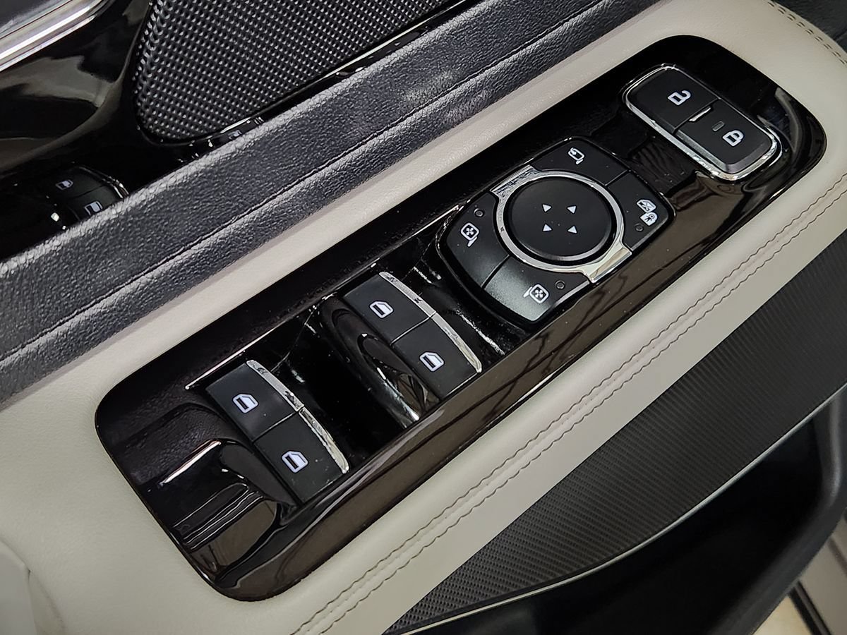 Used 2025 Lincoln Aviator 2WD image 43