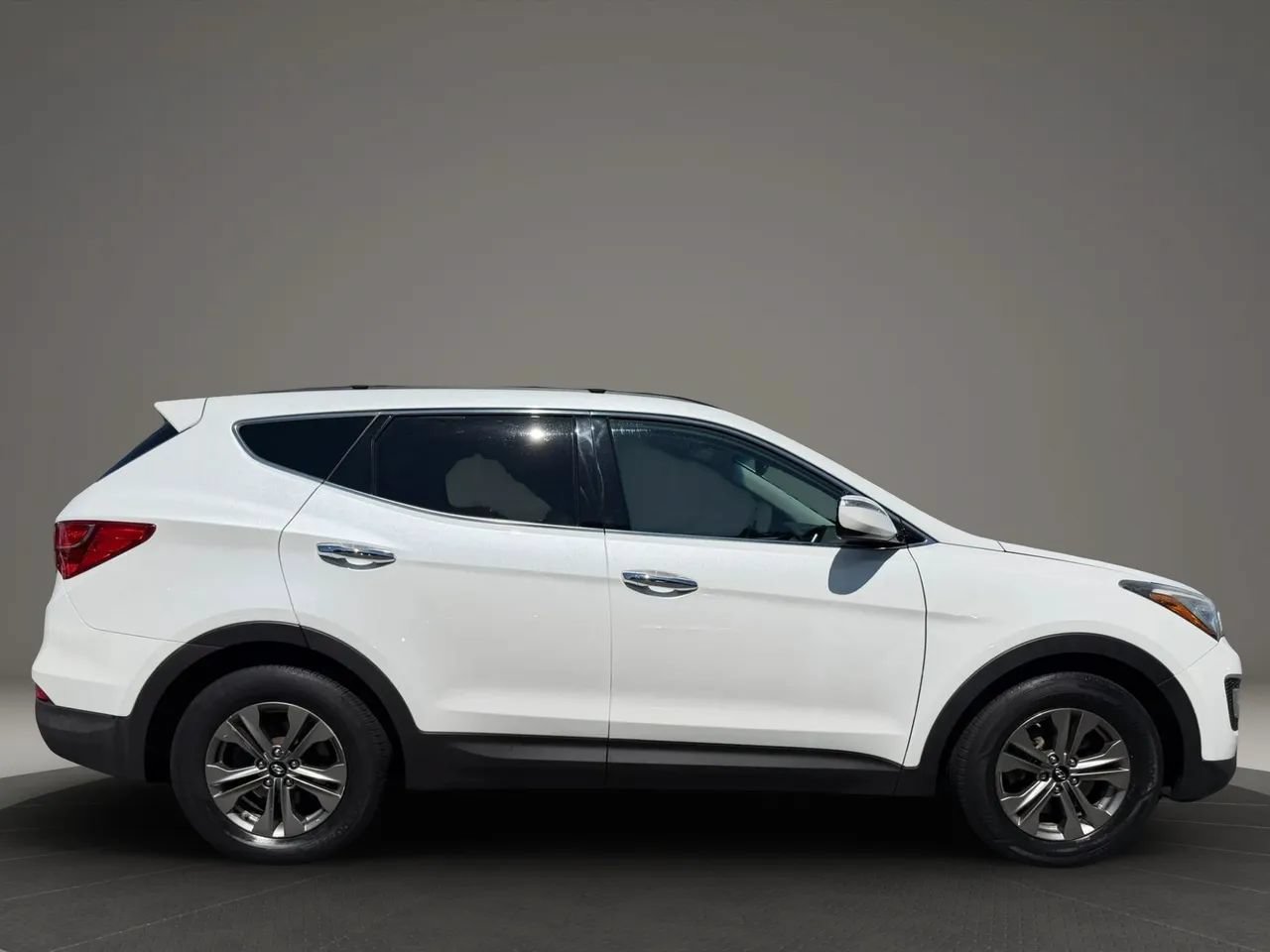 Used 2016 Hyundai Santa Fe Sport w/ Option Group 03 AWD/4WD image 4