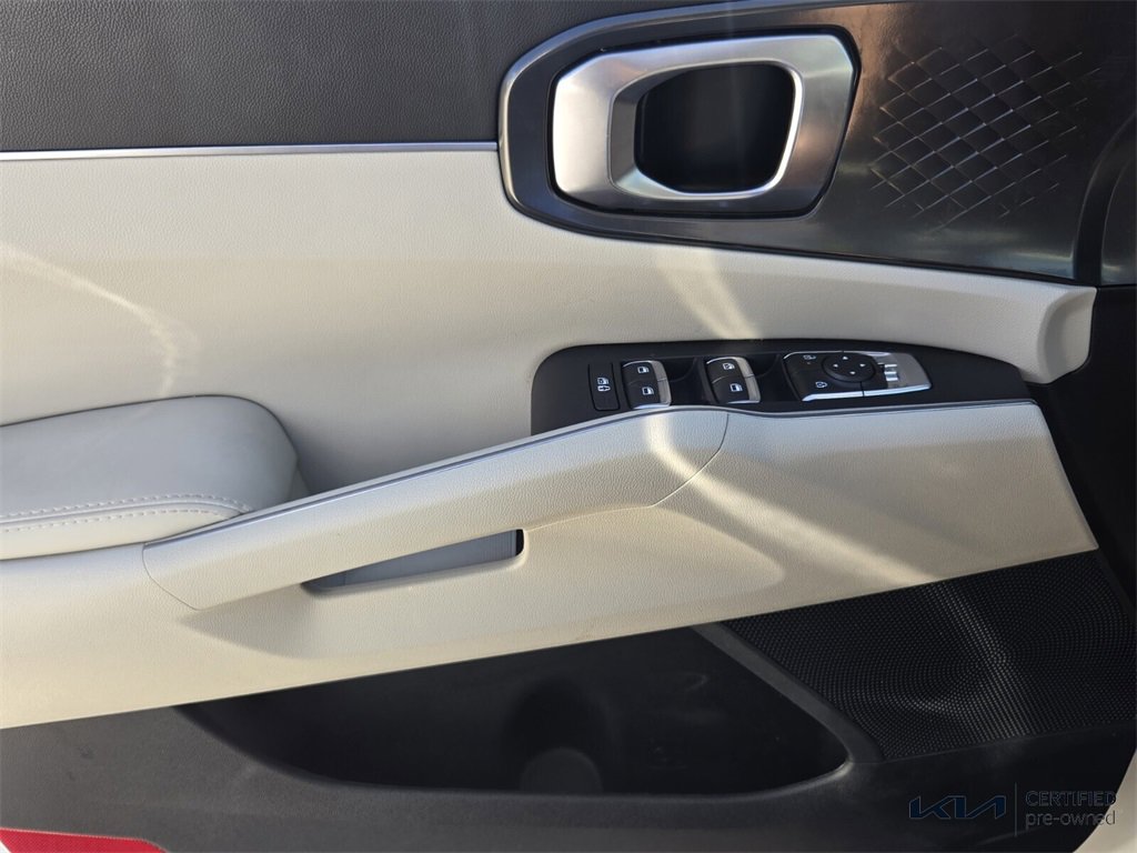 Used 2025 Kia Sorento S image 31