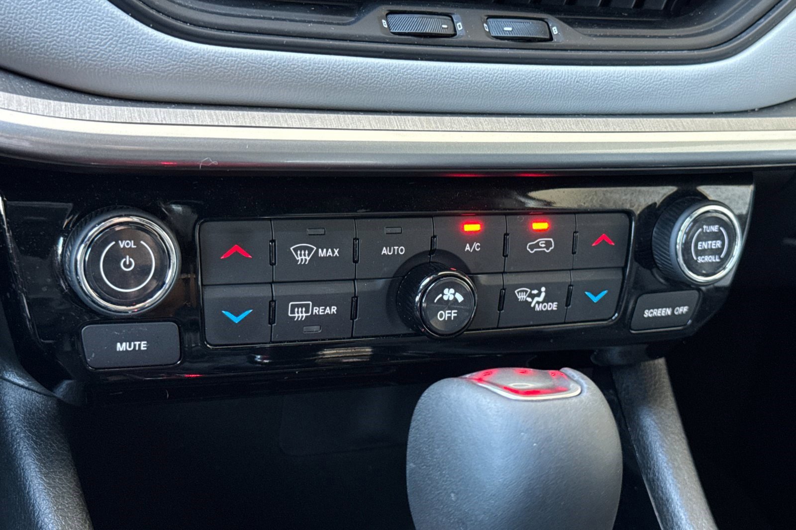 Used 2025 Jeep Compass Limited image 20