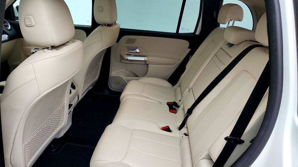 Used 2022 Mercedes-Benz EQB 300 4MATIC w/ Pinnacle Package image 21