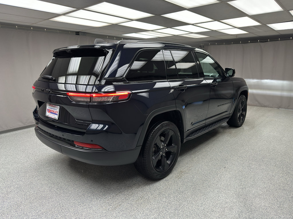 Used 2024 Jeep Grand Cherokee Limited w/ Luxury Tech Group II AWD/4WD image 4
