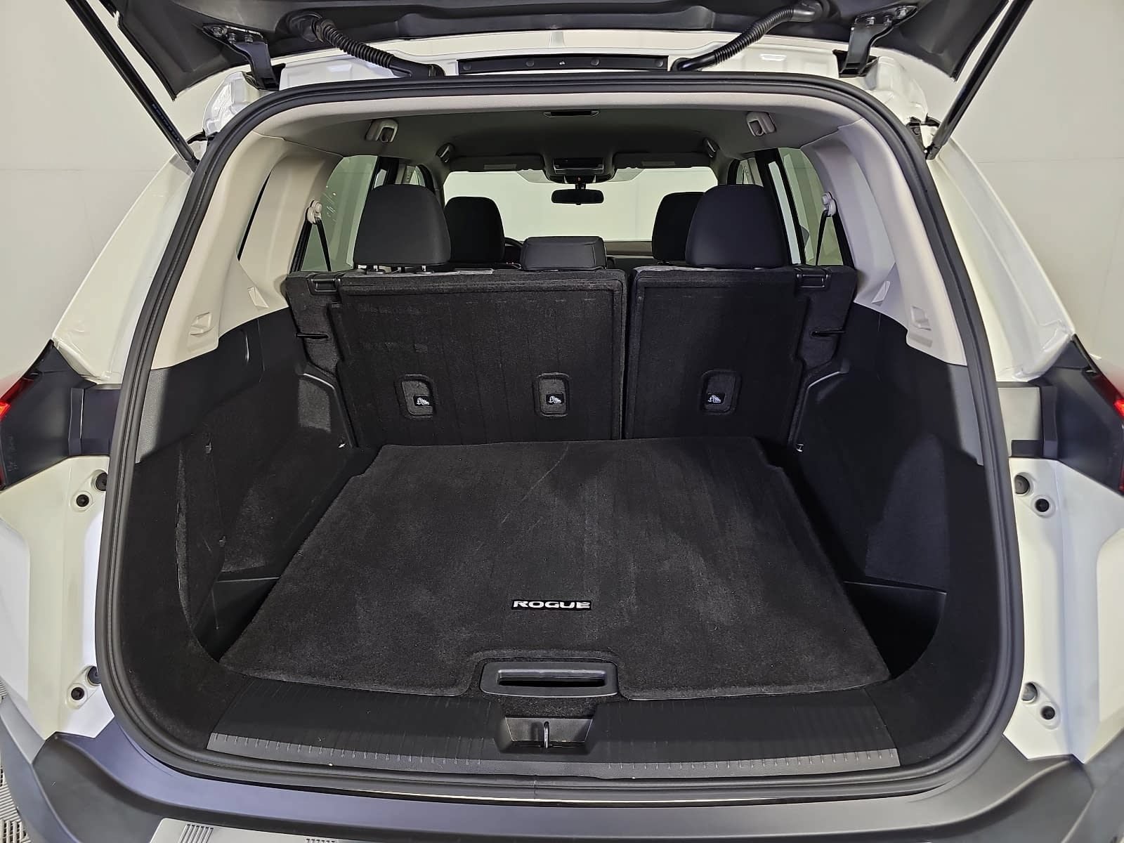 Used 2023 Nissan Rogue SV FWD image 12